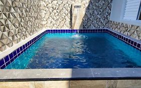 Casa com piscina em itanhaem